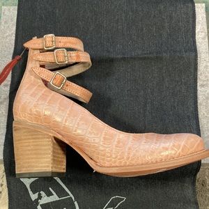 Freebird size 9 RANDI pink croco